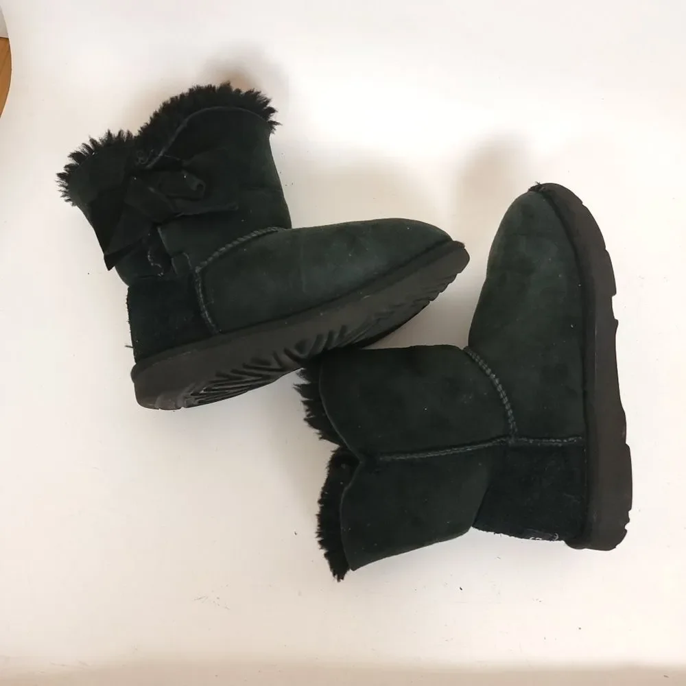 UGG Girls Mini Bailey Bow II Boots Black Sheepskin Water Resistant Youth Size 2
